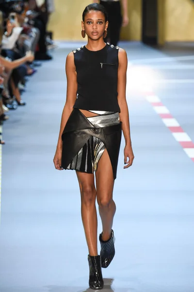 Look 10
